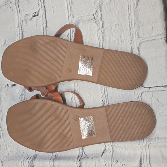 Maurices Braided Strap Sandals 9.5, Slip On - Picture 3 of 4